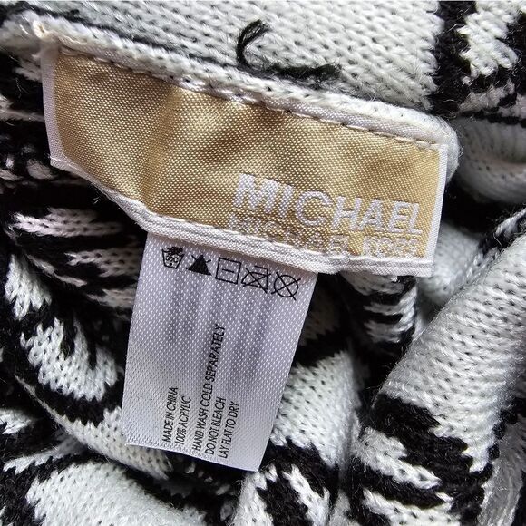 Michael Kors Women`s Bordered MK Logo Cuff Beanie HAT Black & white NWT - Picture 3 of 7